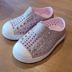 Native NWOT toddler pink glitter shoes